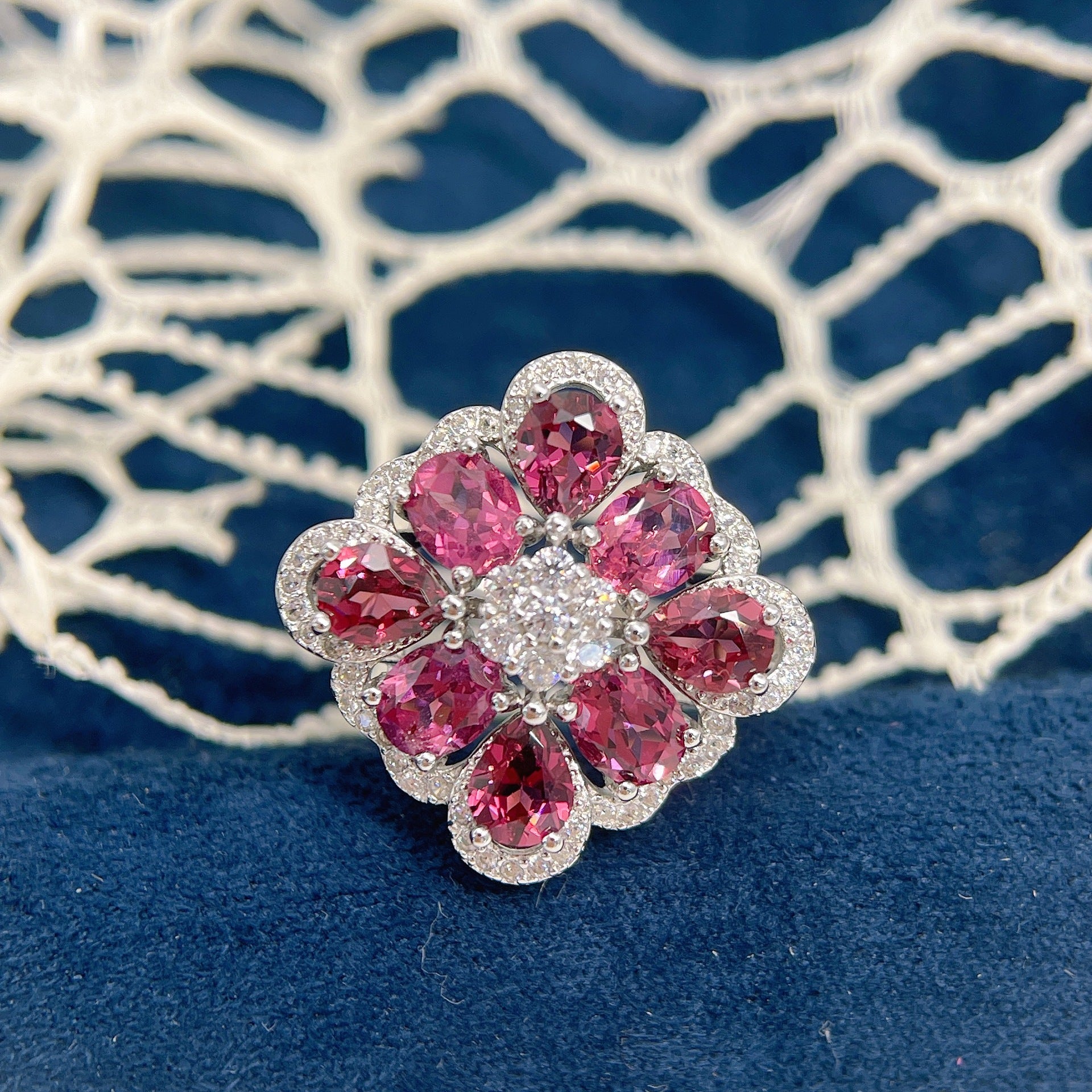 S925 Silver Platinum Plated Inlaid Natural Magnesia Garnet Ring