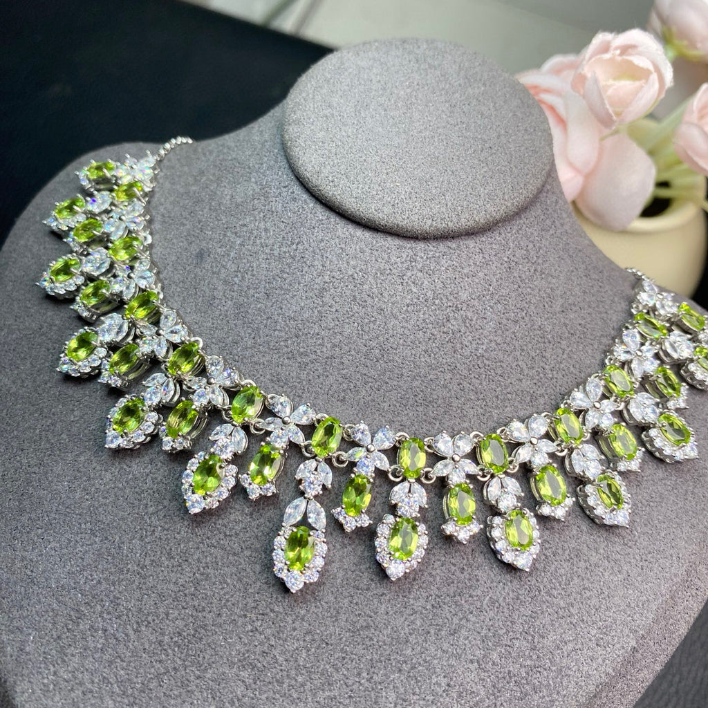 S925 Silver Inlaid Electroplated White Gold Main Stone Size 4*6mm Natural Peridot Necklace