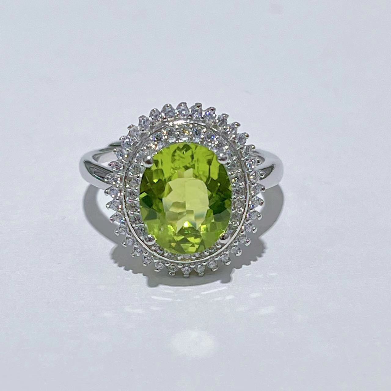 S925 Silver Platinum Plated Inlaid 8*10mm*1 Peridot Ring