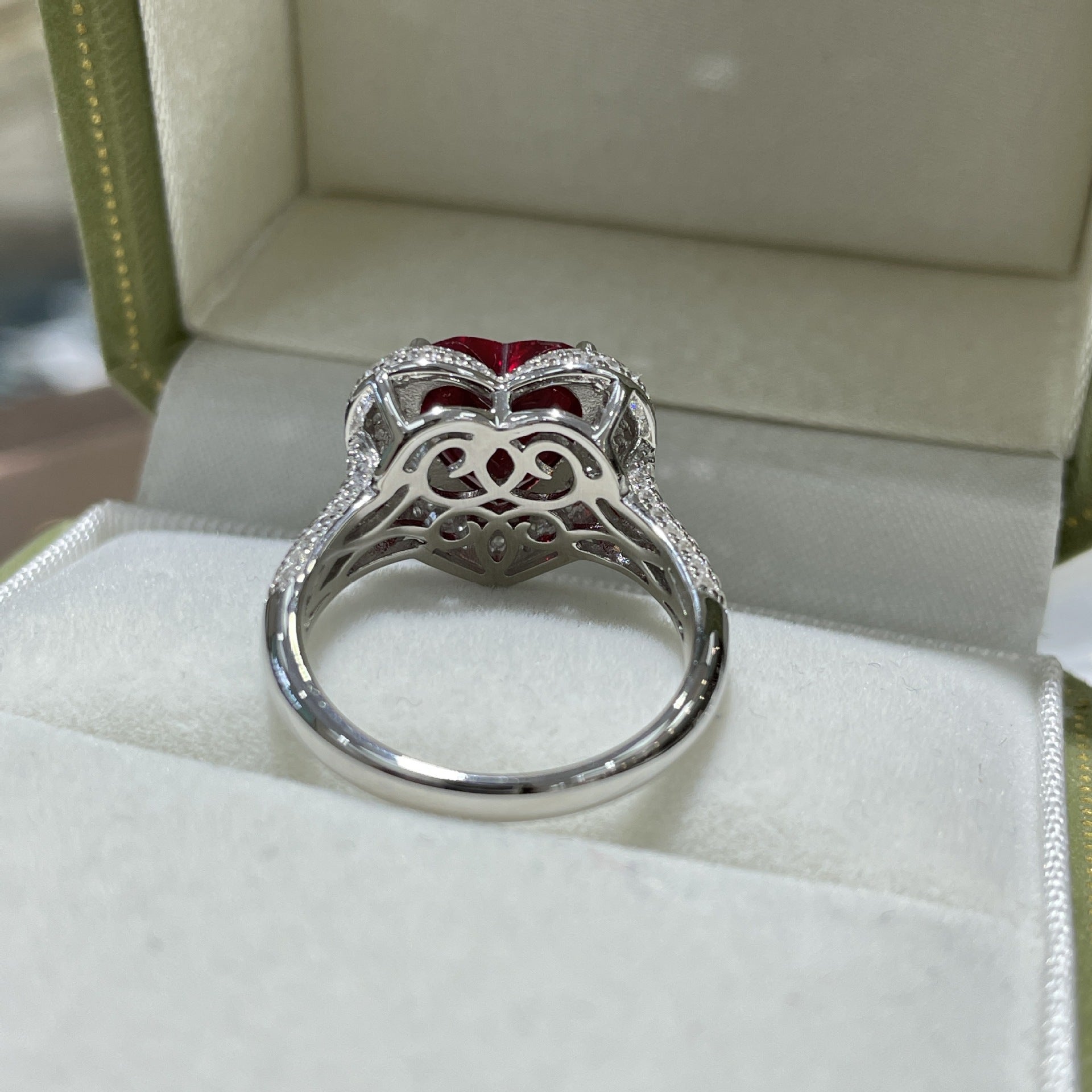 Vintage 4 Carat Heart S925 Silver Premium Lab-Grown Blood Pigeon Red Ring