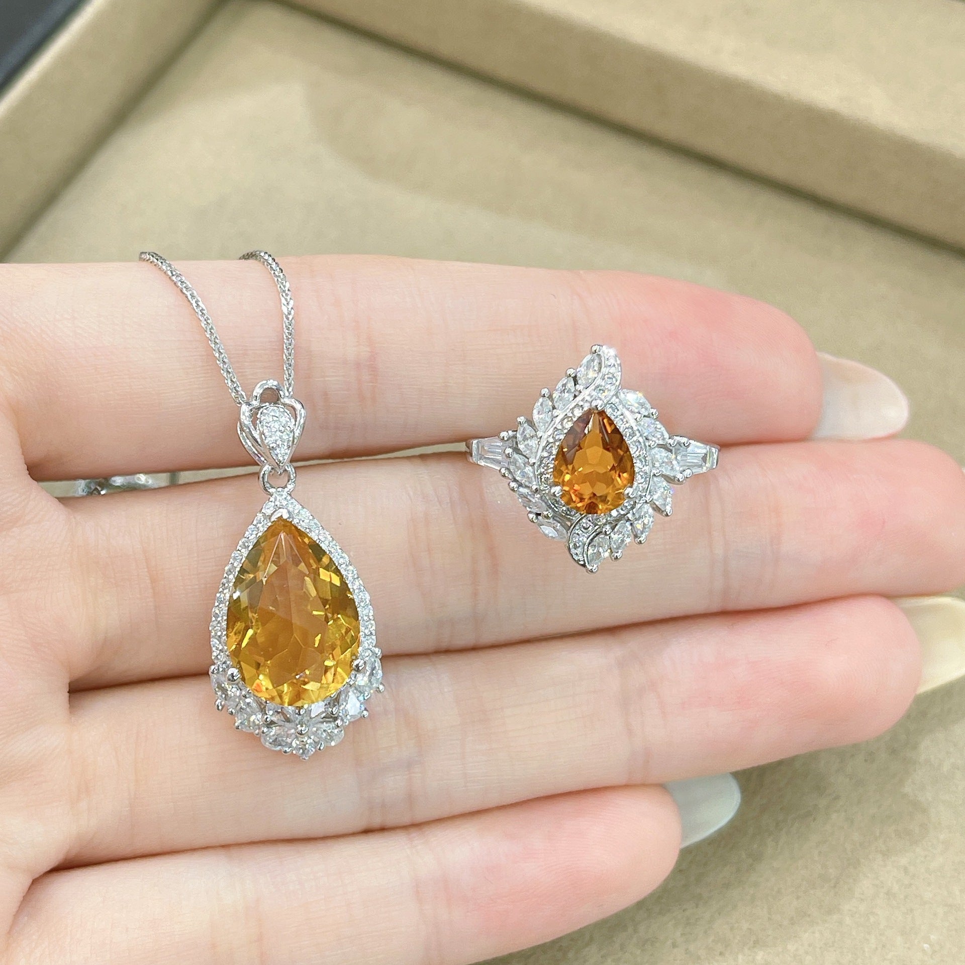 Light Luxury Design Sense Colorful Treasure S925 Silver Plated 18K Gold Natural Yellow Crystal Set