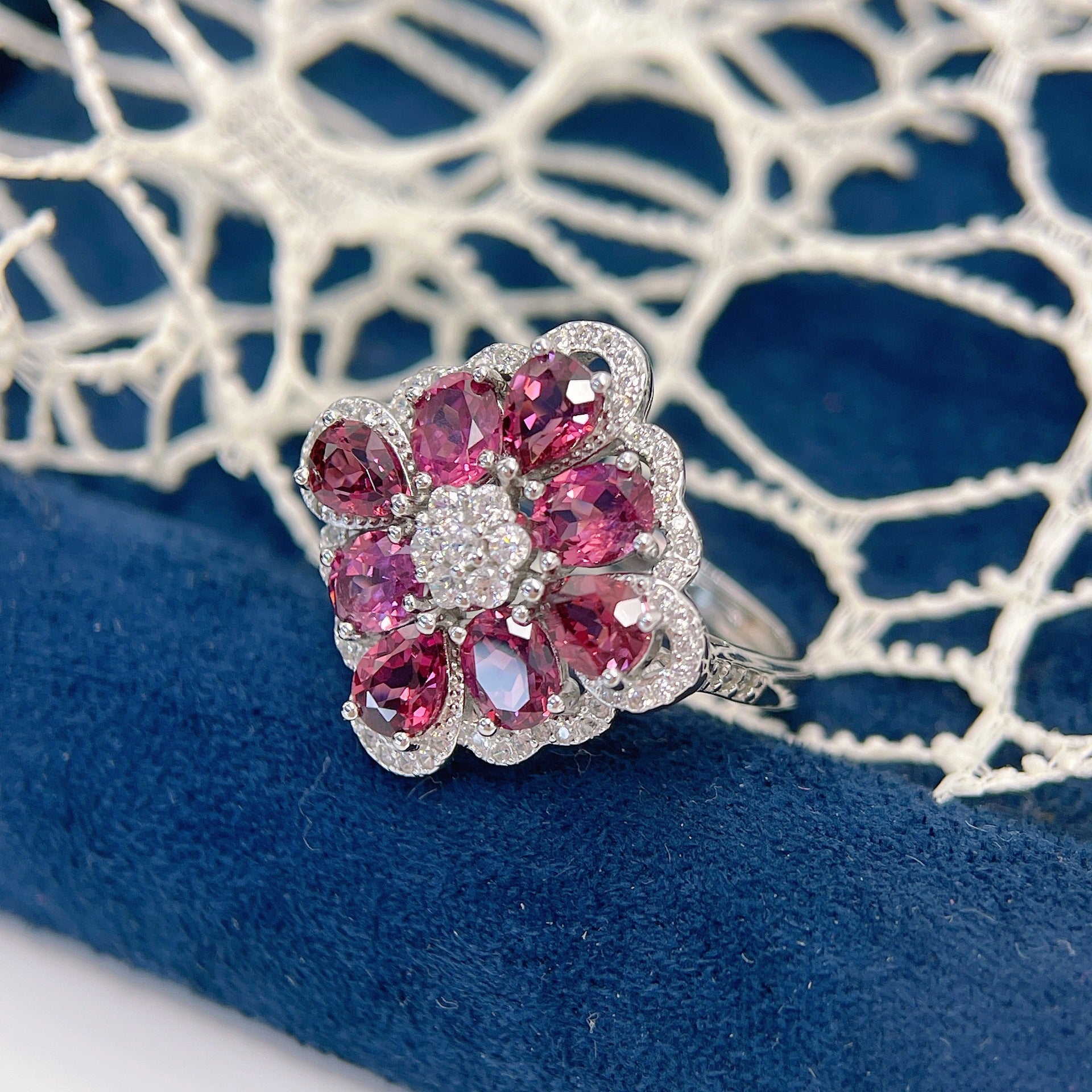 S925 Silver Platinum Plated Inlaid Natural Magnesia Garnet Ring