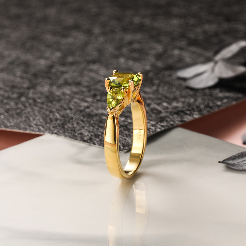Italian Jewelry Design 925 Silver Fashion Noble Ring Inlaid with Peridot