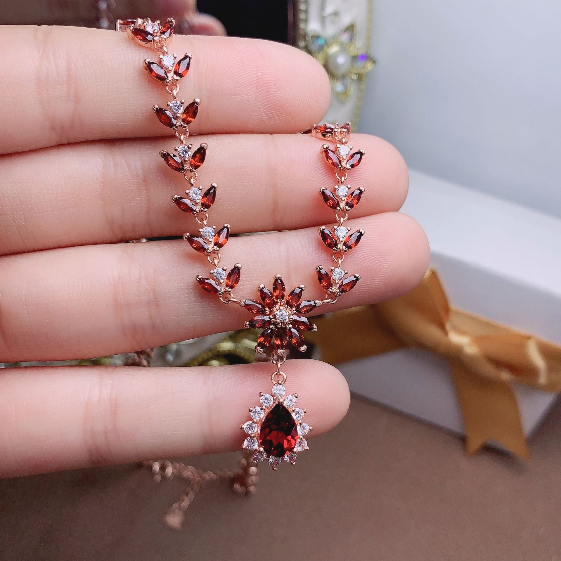 925 Silver Inlaid Natural Mozambique Garnet Pendant Engagement Valentine's Day Gift Palace Style Collarbone Chain