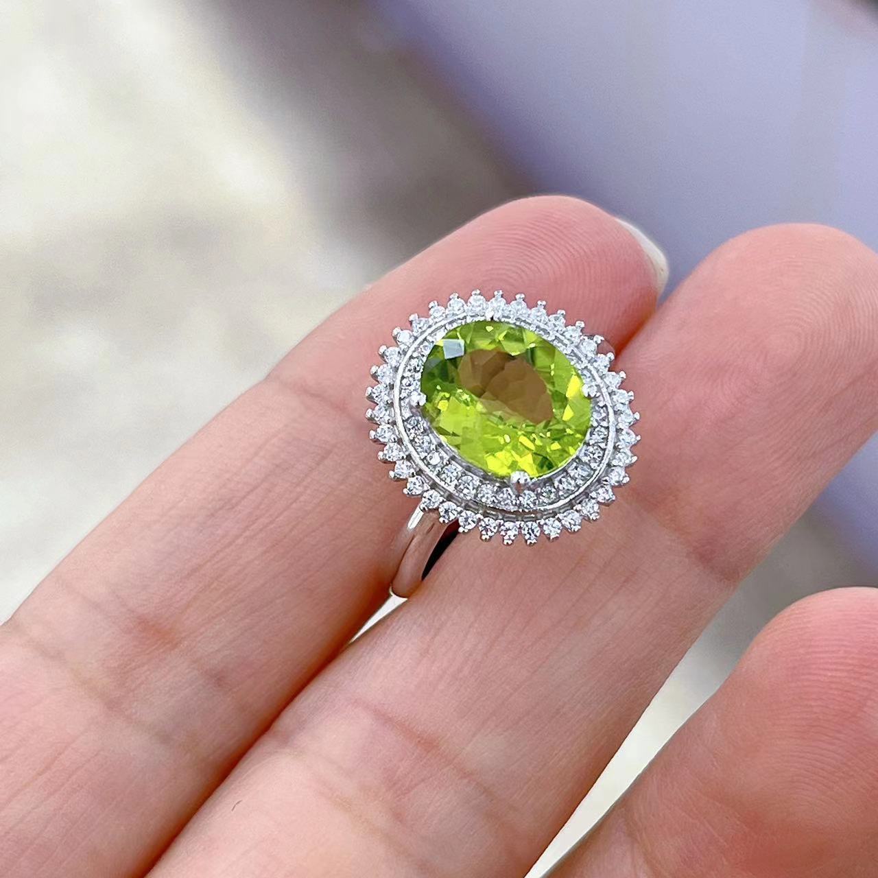 S925 Silver Platinum Plated Inlaid 8*10mm*1 Peridot Ring