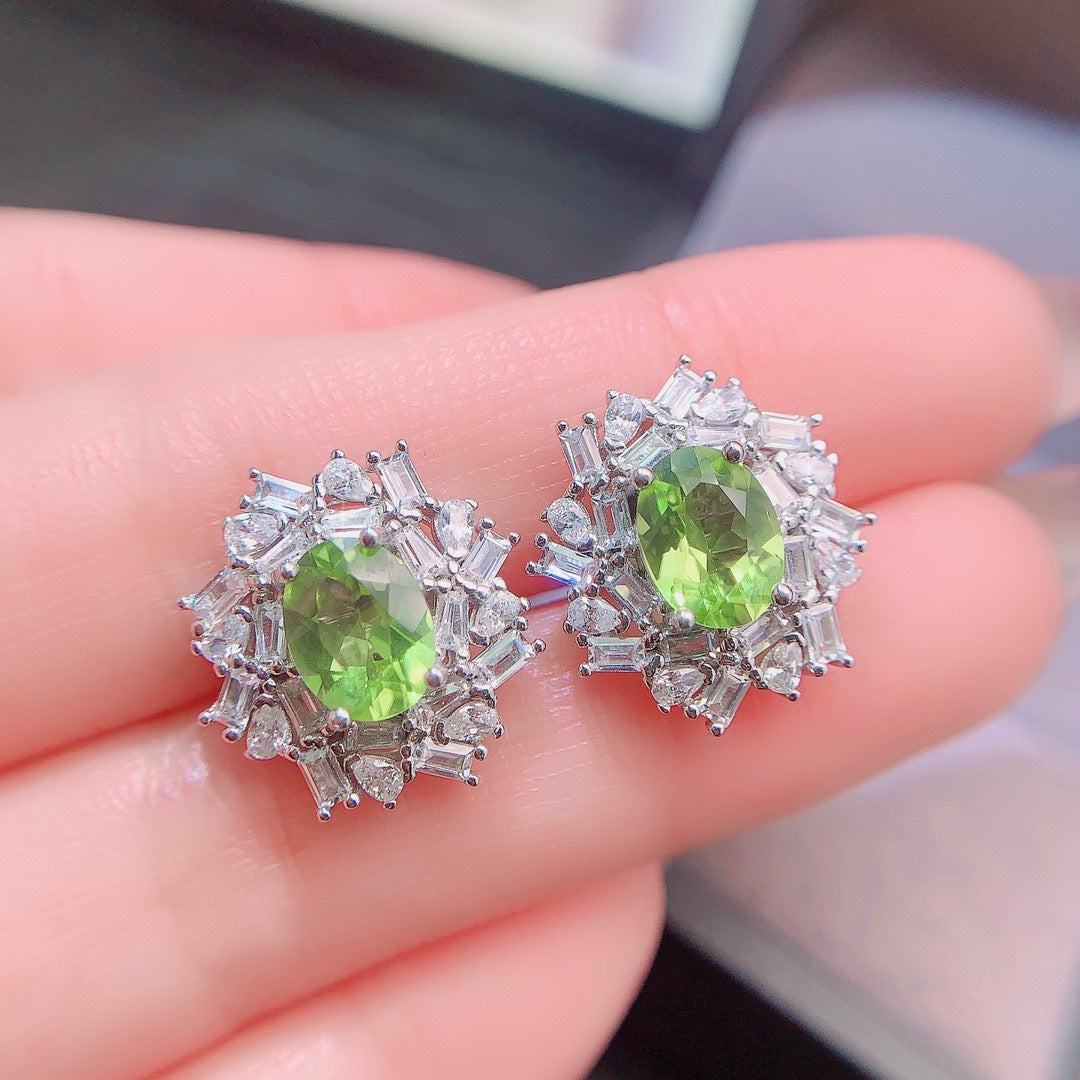 Fashionable Design Sense Light Luxury Style Oval 6*8mm S925 Sterling Silver Natural Peridot Earrings