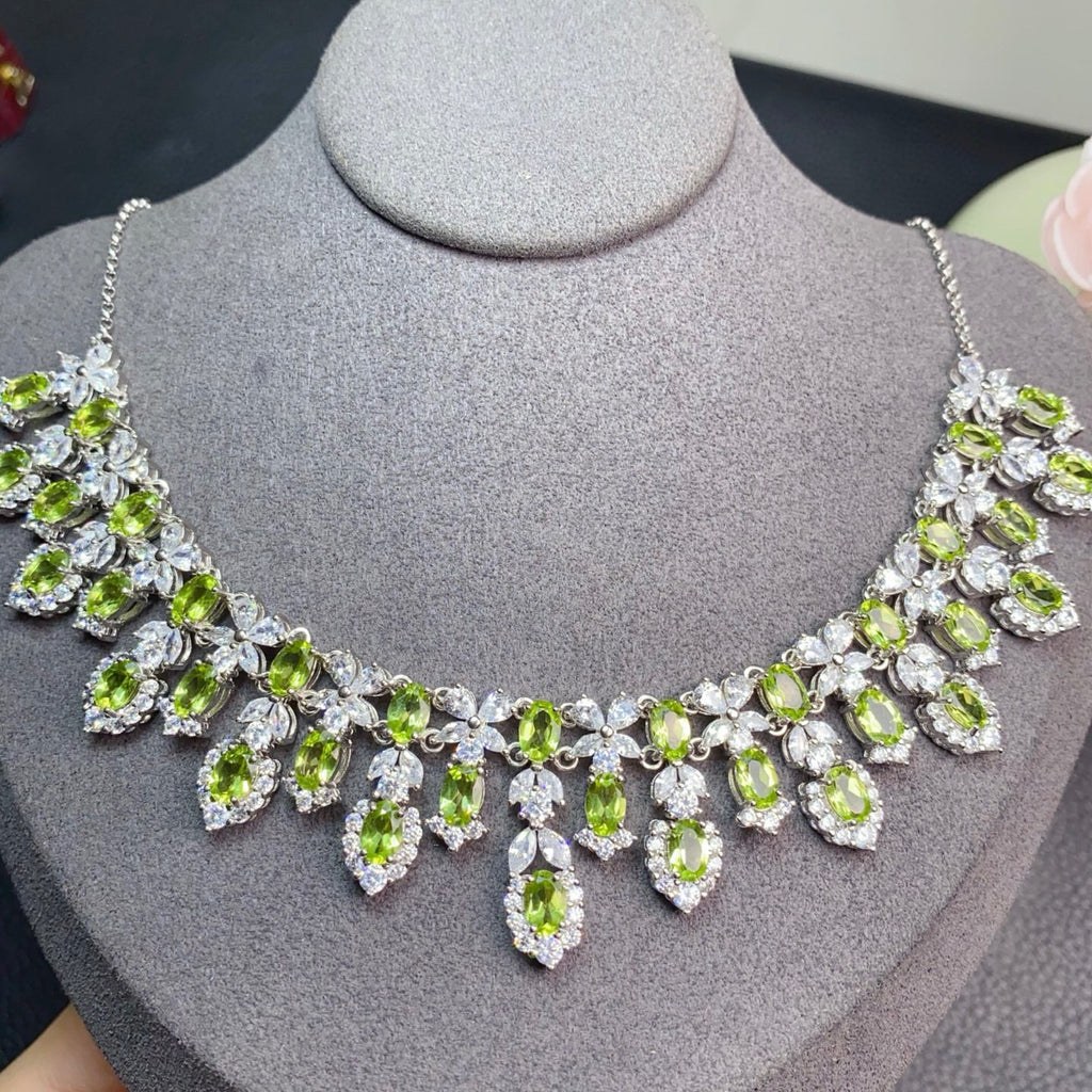 S925 Silver Inlaid Electroplated White Gold Main Stone Size 4*6mm Natural Peridot Necklace