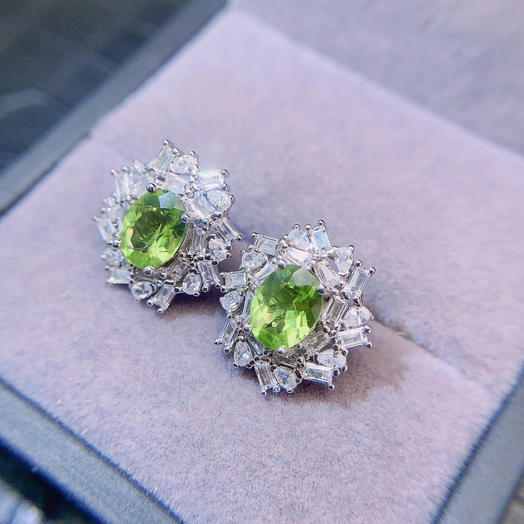 Fashionable Design Sense Light Luxury Style Oval 6*8mm S925 Sterling Silver Natural Peridot Earrings