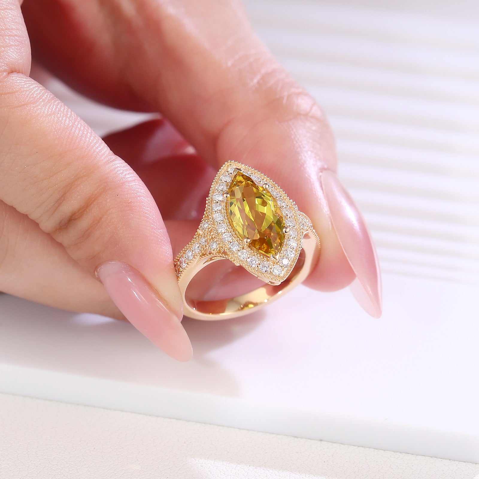 14K Gold 4ct Marquise Cultured Yellow Crystal Ring Light Luxury Vintage Gold Edge Inlaid Ring