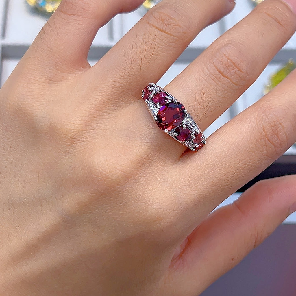 S925 Silver Platinum Plated Inlaid Magnesium Aluminum Garnet Main Stone 7*9mm Ring