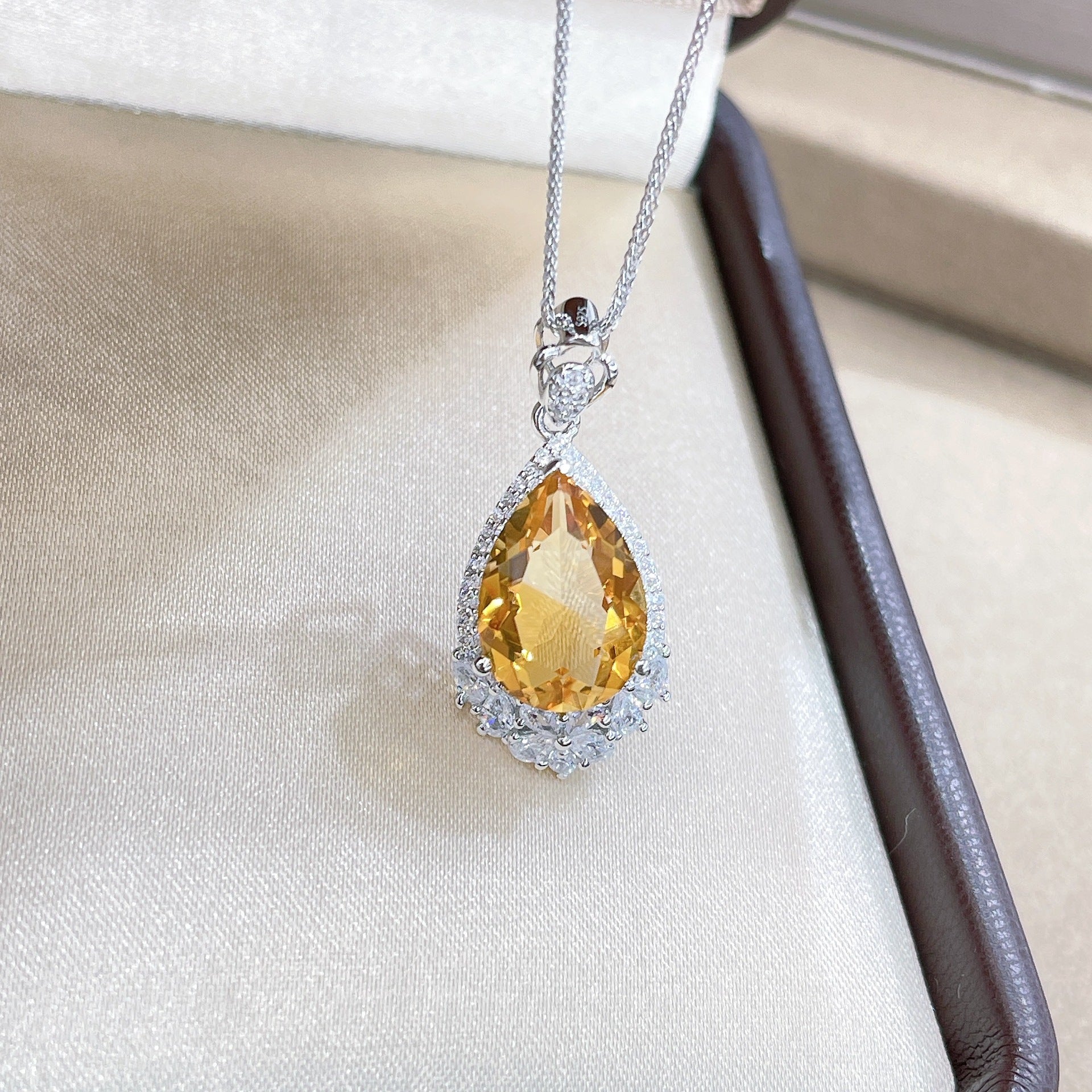 Light Luxury Design Sense Colorful Treasure S925 Silver Plated 18K Gold Natural Yellow Crystal Set