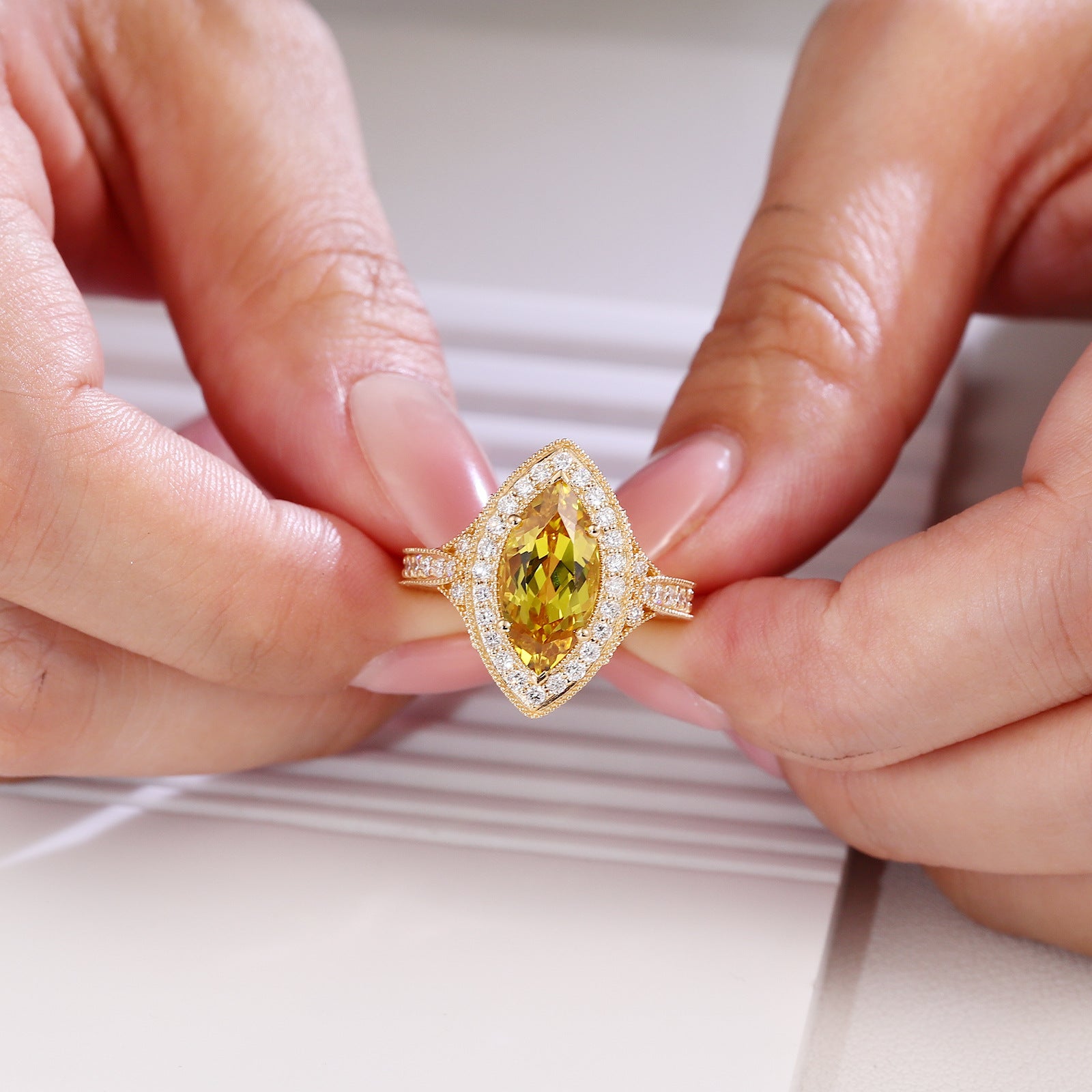 14K Gold 4ct Marquise Cultured Yellow Crystal Ring Light Luxury Vintage Gold Edge Inlaid Ring