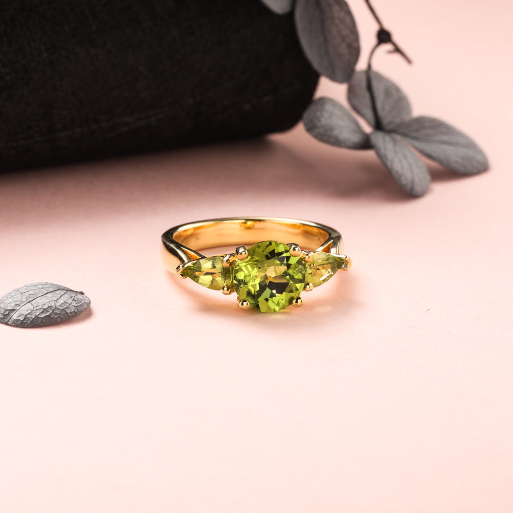 Italian Jewelry Design 925 Silver Fashion Noble Ring Inlaid with Peridot